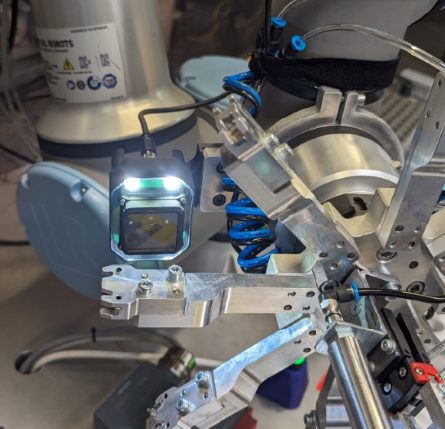Metal-clip check after robot insertion